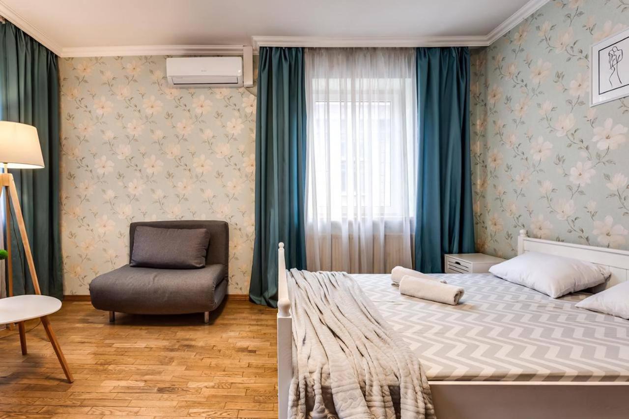 Apartamenty On Knyazya Romana Lviv Exterior photo