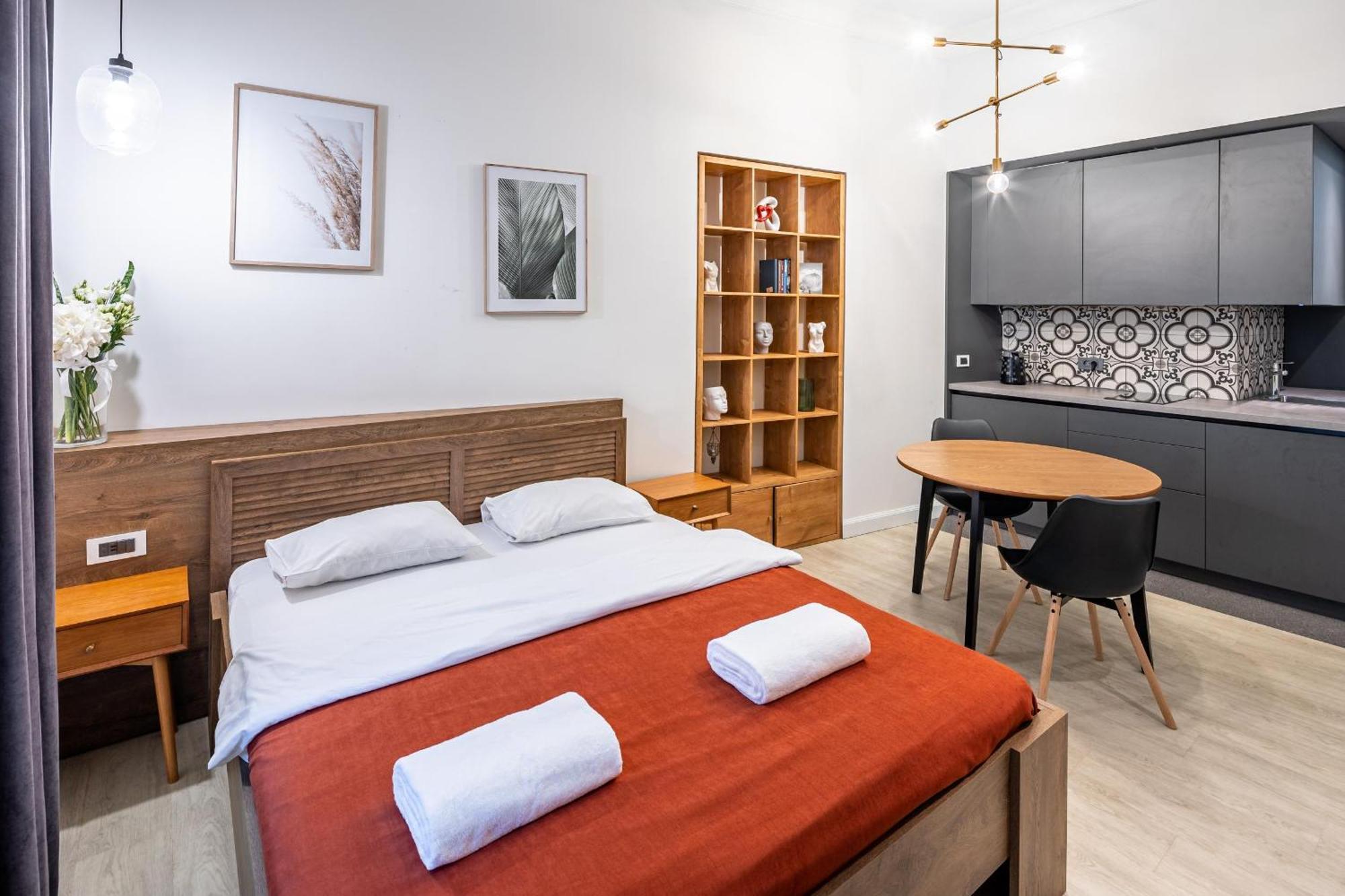 Apartamenty On Knyazya Romana Lviv Exterior photo