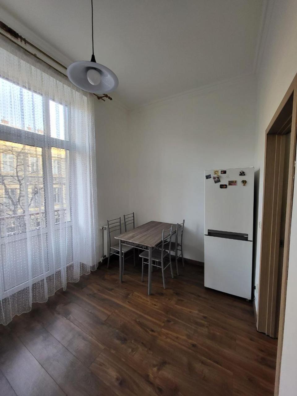 Apartamenty On Knyazya Romana Lviv Exterior photo